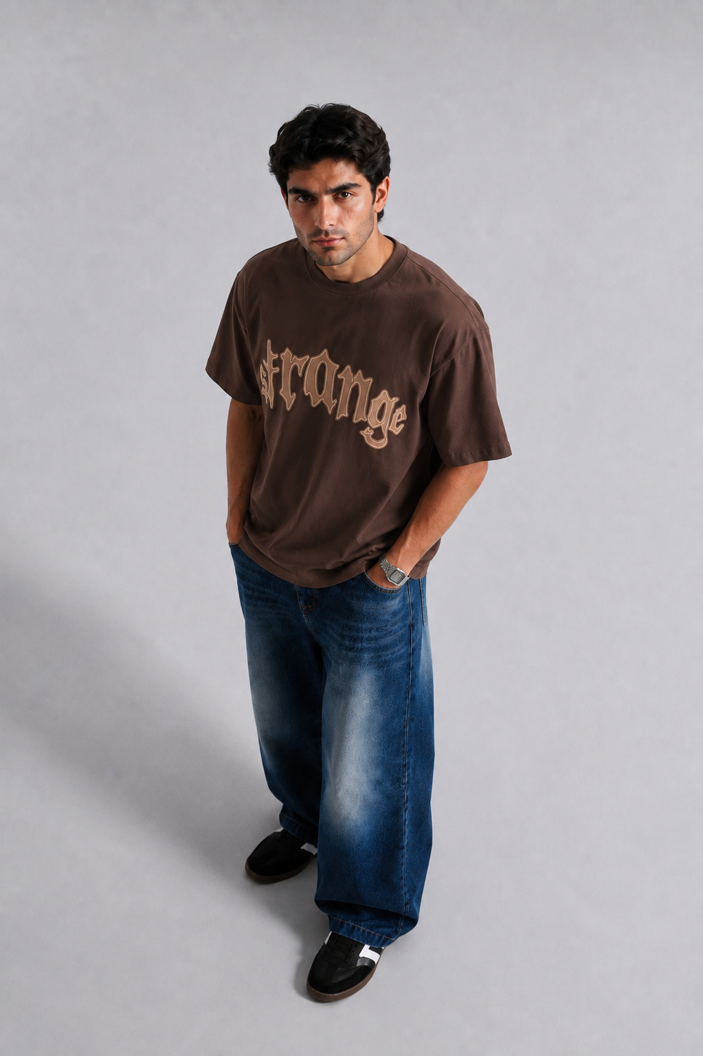 Strange oversized brown t-shirt streetwear detail
